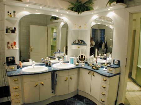 Dupla mosdóval gyártott exluzív fürdőszoba