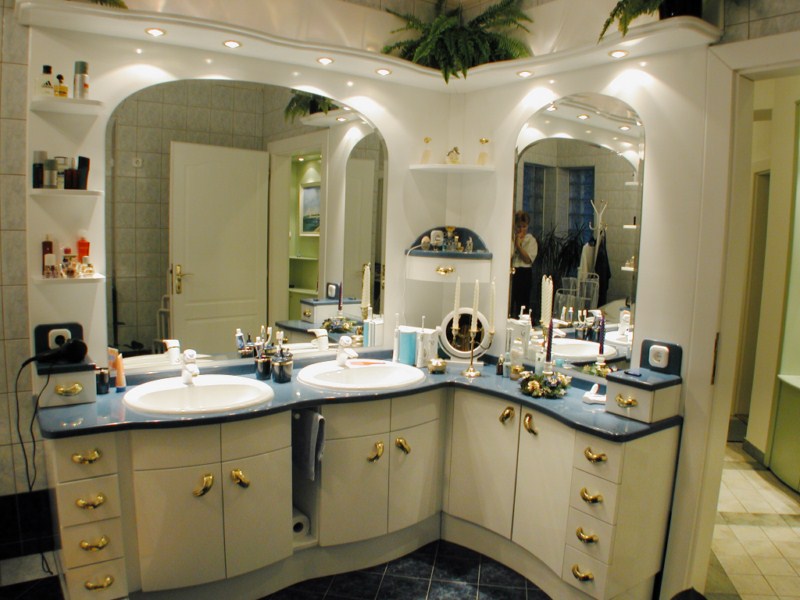 Dupla mosdóval gyártott exluzív fürdőszoba