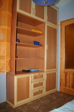 Gyermekszobai beépített szekrénysor
