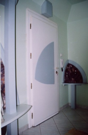 Társasházi bejárati ajtó